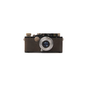 Leica III + Elmar 50 mm f/3.5 range finder camera — vista frontal, disponible en LX-FILM