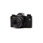 Câmara SLR a filme Mamiya NC1000s + Mamiya-Sekor CS 50mm F1.7 — vista de detalhe, disponível na LX-FILM