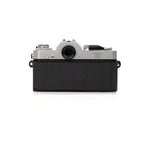 Nikkormat EL + Nikkor 50mm F1.4 câmara slr — vista lateral, disponível na LX-FILM