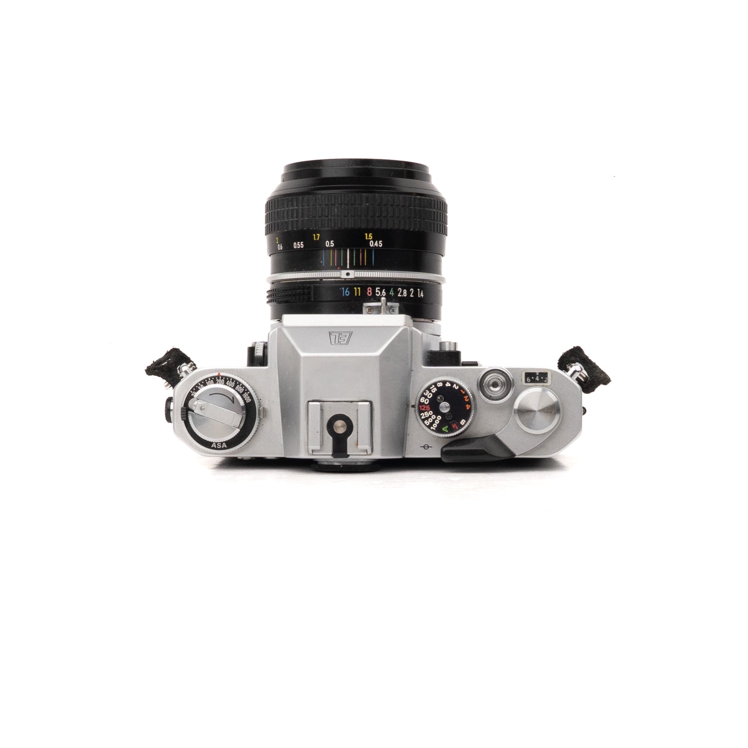 Nikkormat EL + Nikkor 50mm F1.4 câmara slr — vista superior, disponível na LX-FILM