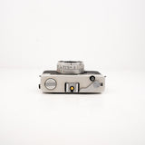 Câmara Range Finder Konica C35 — vista superior, disponível na LX-FILM