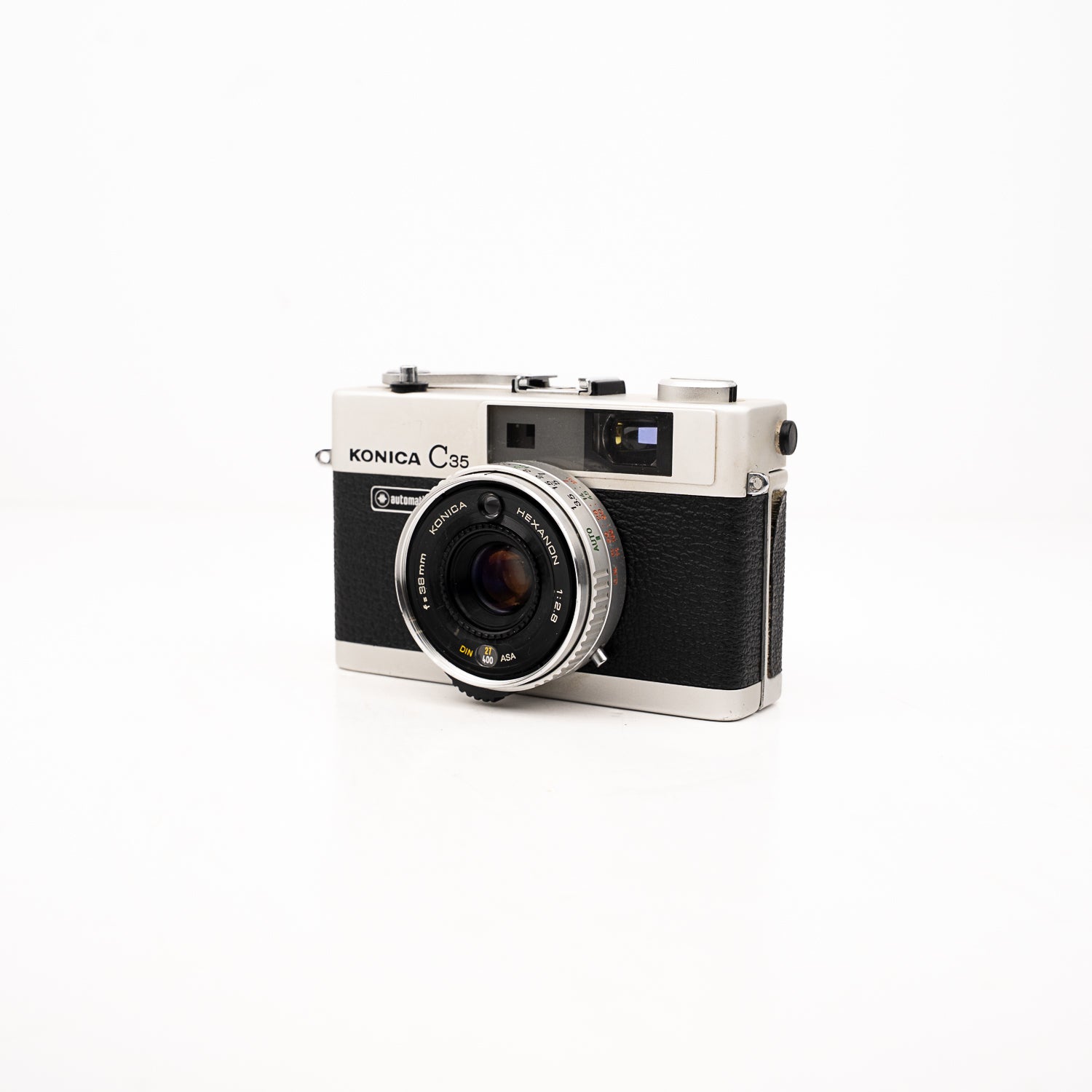 Câmara Range Finder Konica C35 — vista detalhe, disponível na LX-FILM