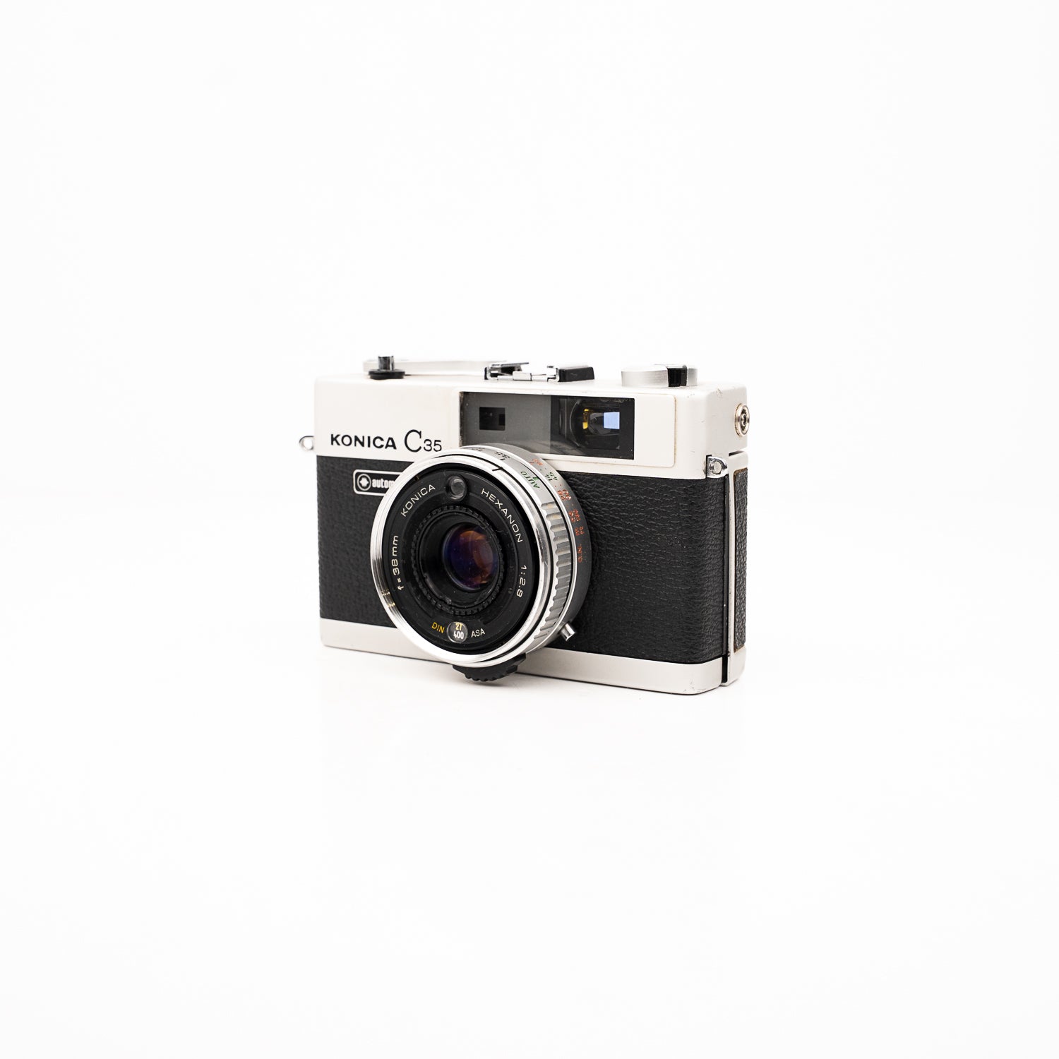 Cámara Range Finder Konica C35 — vista angular, disponible en LX-FILM